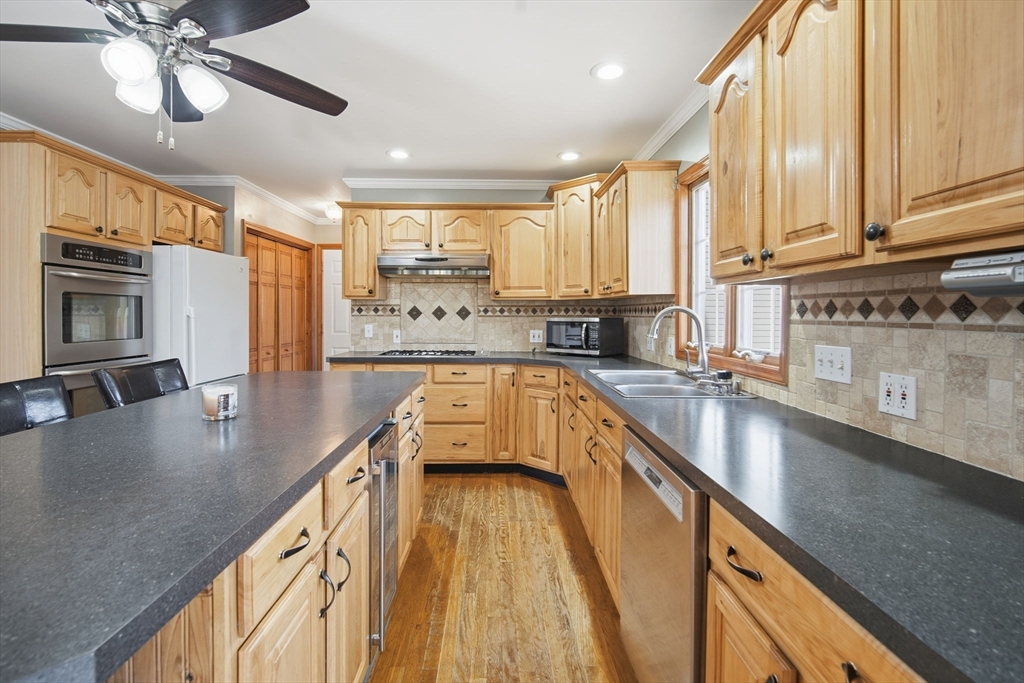 1070 Glendale Road Wilbraham, MA 01095 - Photo 12 of 42