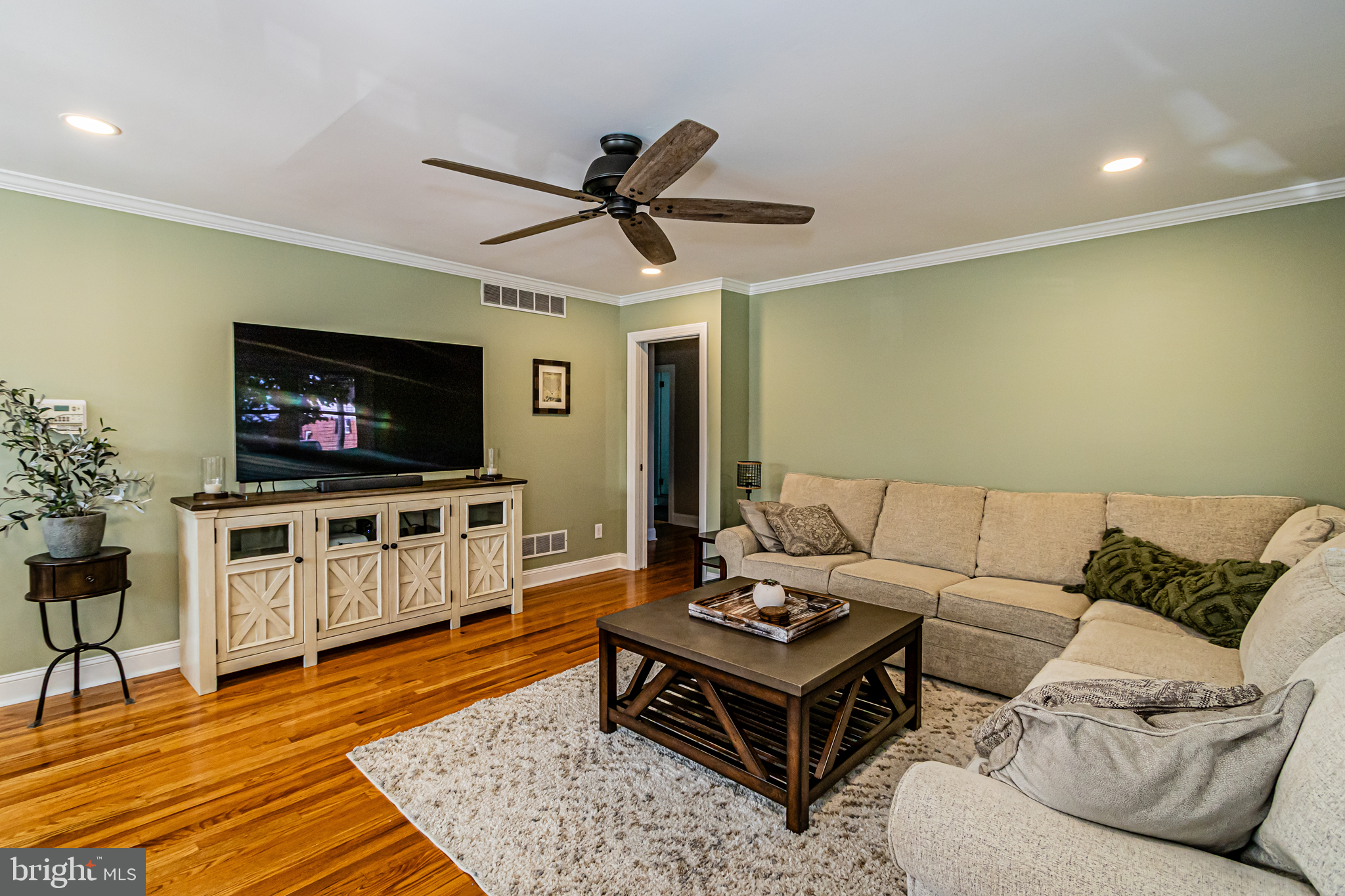 1621 Windsor Avenue Wilmington, DE 19804 - Photo 2 of 27 Living Room