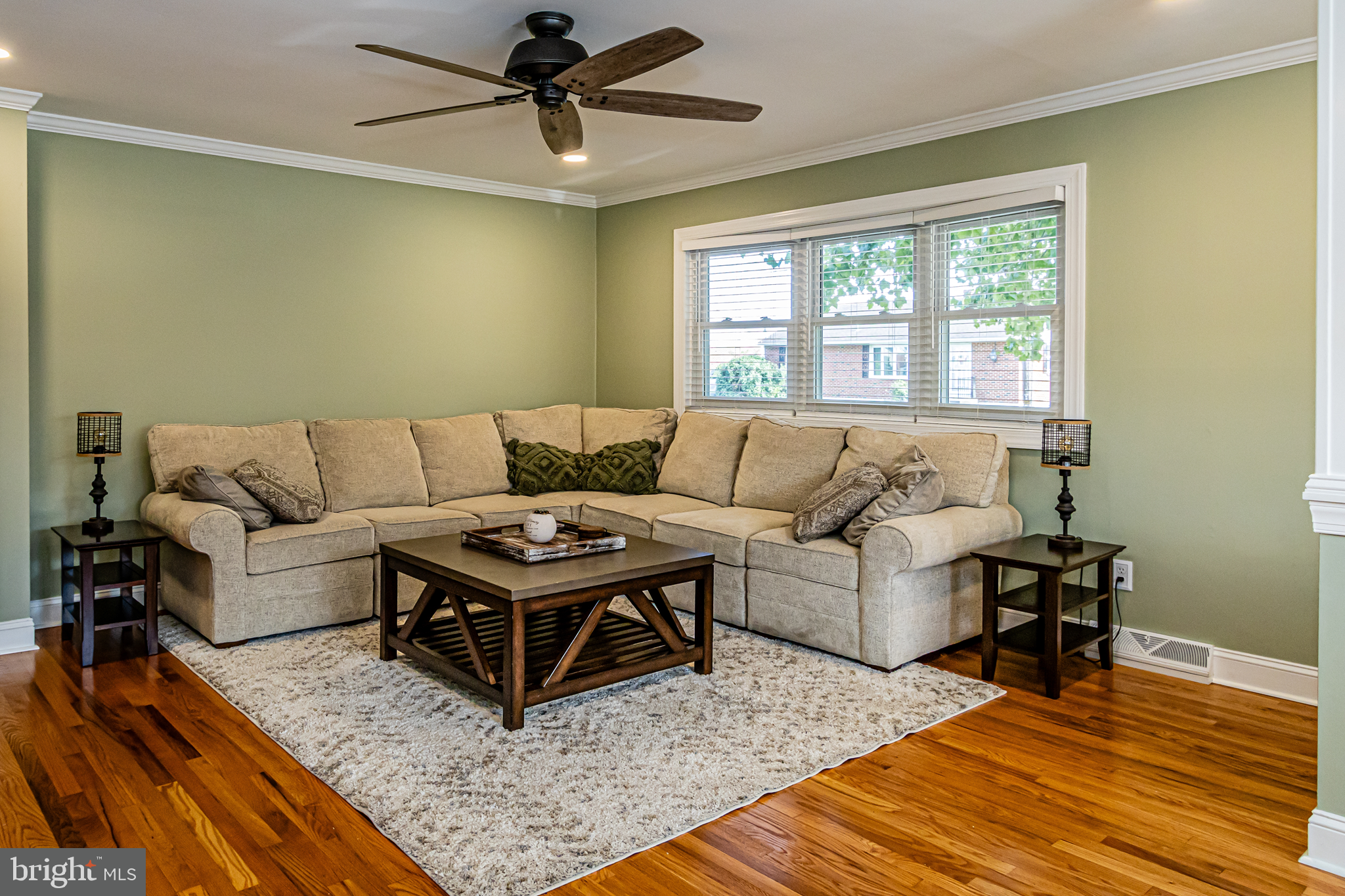 1621 Windsor Avenue Wilmington, DE 19804 - Photo 3 of 27 Living Room