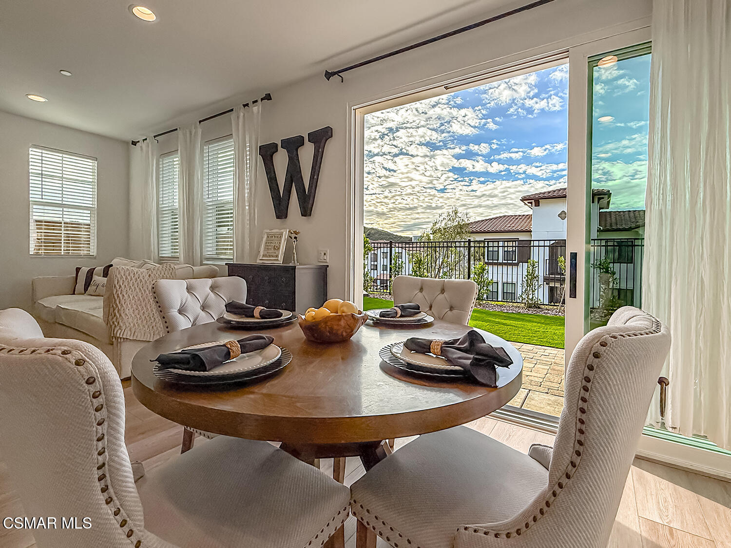 335 Fraser Point Camarillo, CA 93012 - Photo 23 of 85 bLiving Dining Kitchen14