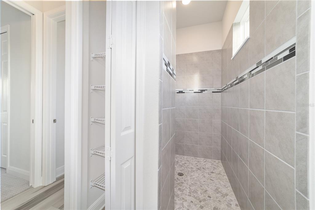1499 East Pegasus Lane Inverness, FL 34453 - Photo 31 of 46 a bathroom with a glass shower door