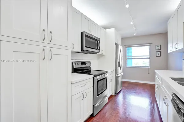 $235,000 | 4001 Hillcrest Drive, Unit 817, Hollywood, FL 33021