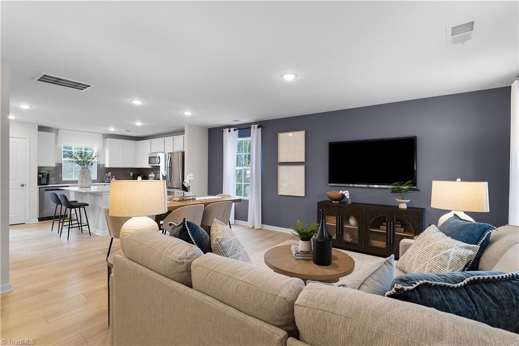 337 Kingscote Way King, NC 27021 - Photo 3 of 15