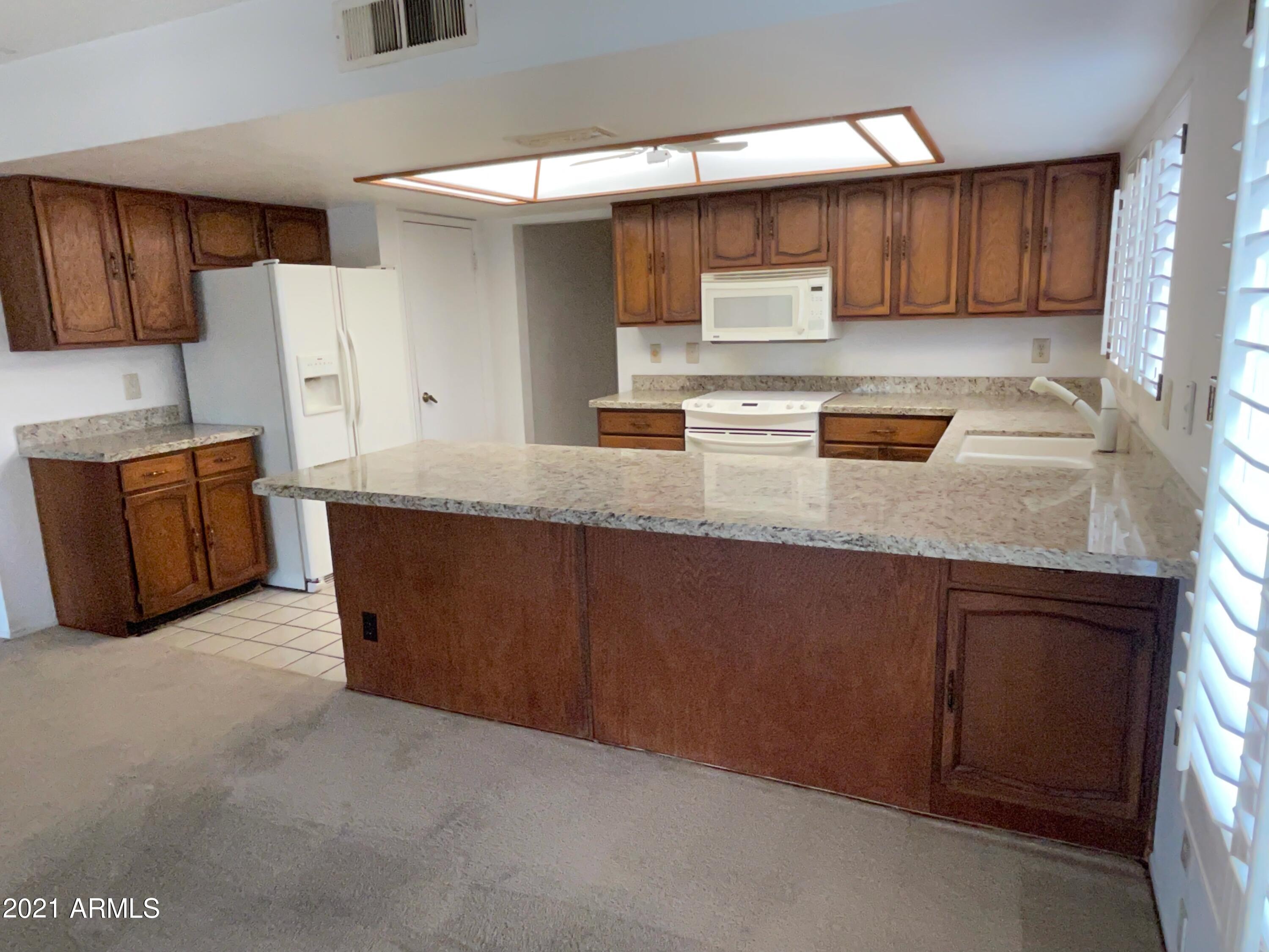 2461 West Hearn Road Phoenix, AZ 85023 - Photo 12 of 26 Kitchen