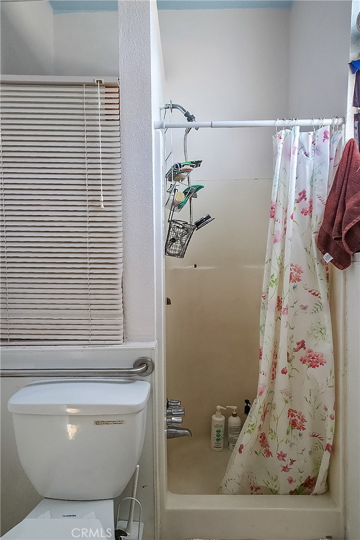 5929 Adobe Road Twentynine Palms, CA 92277 - Photo 14 of 33 a bathroom with a bathtub and shower