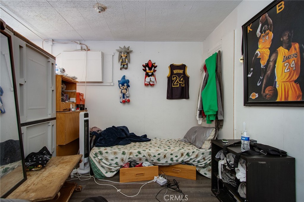 5929 Adobe Road Twentynine Palms, CA 92277 - Photo 24 of 33 a bedroom with furniture and a bed