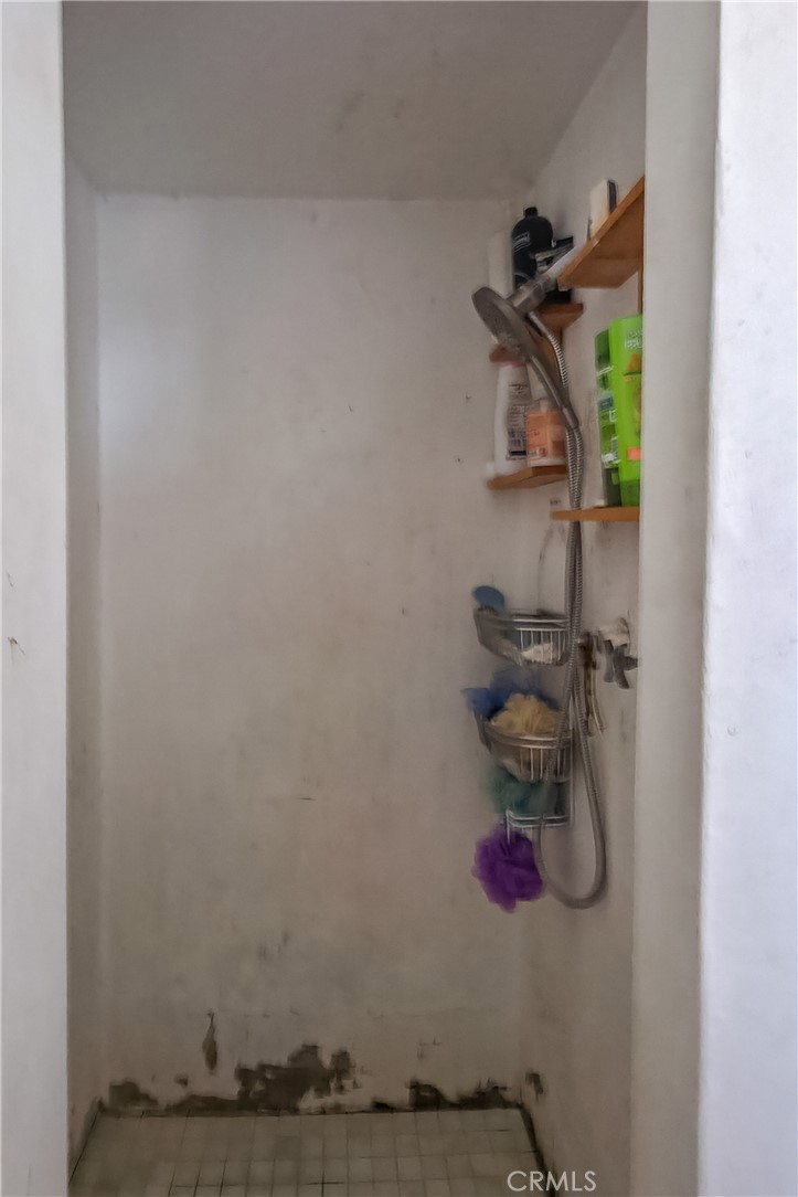 5929 Adobe Road Twentynine Palms, CA 92277 - Photo 26 of 33 a bathroom with a shower