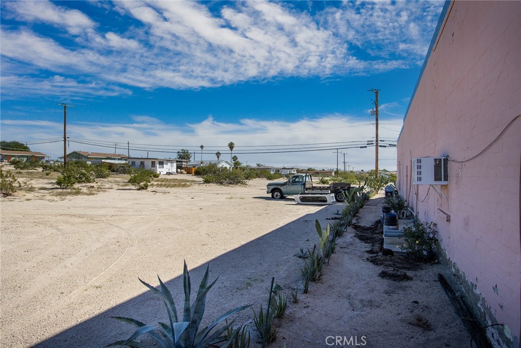 5929 Adobe Road Twentynine Palms, CA 92277 - Photo 33 of 33 a view of a backyard