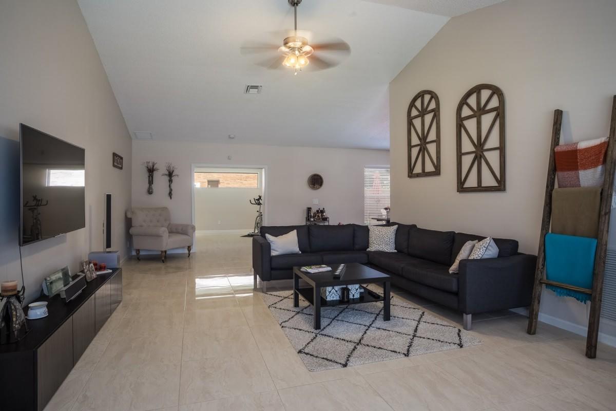 5155 Oak Hill Road Delray Beach, FL 33484 - Photo 12 of 24 14