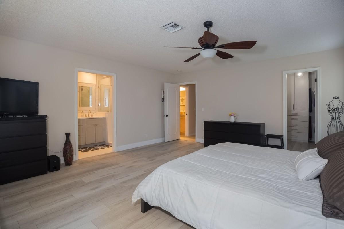 5155 Oak Hill Road Delray Beach, FL 33484 - Photo 2 of 24 4