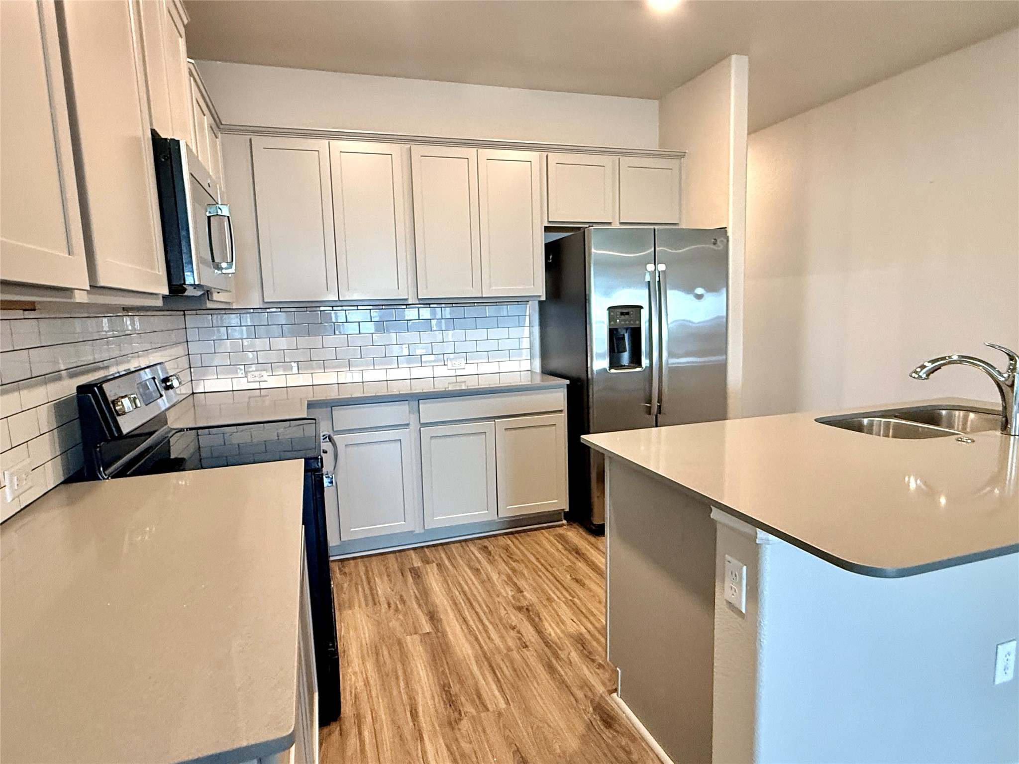 129 Perfect World Loop Jarrell, TX 76537 - Photo 8 of 31 A well-appointed kitchen showcasing contemporary appliances and sleek counter space.