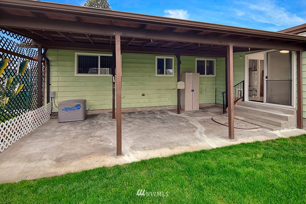 3535 Northeast 10th Lane Renton, WA 98056 - Photo 11 of 15