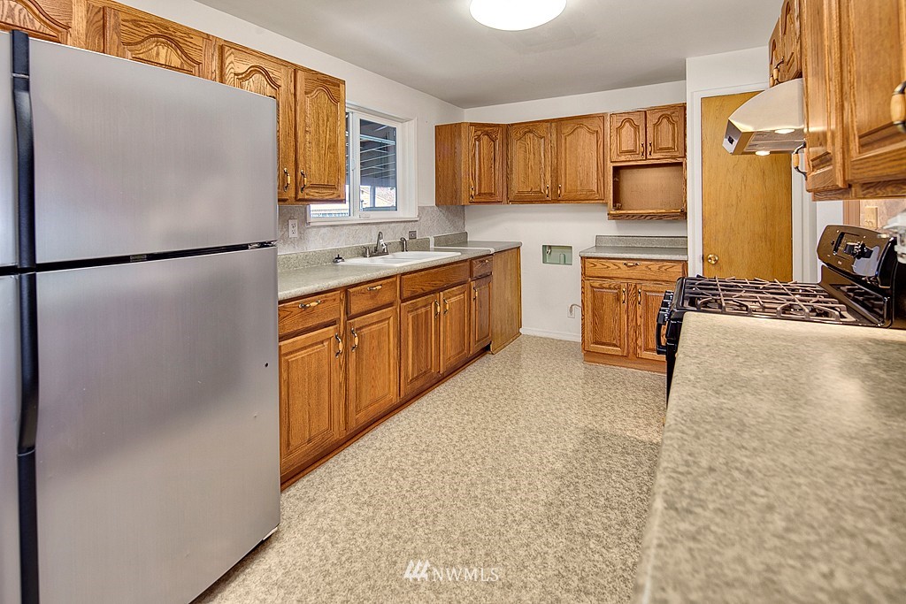 3535 Northeast 10th Lane Renton, WA 98056 - Photo 4 of 15