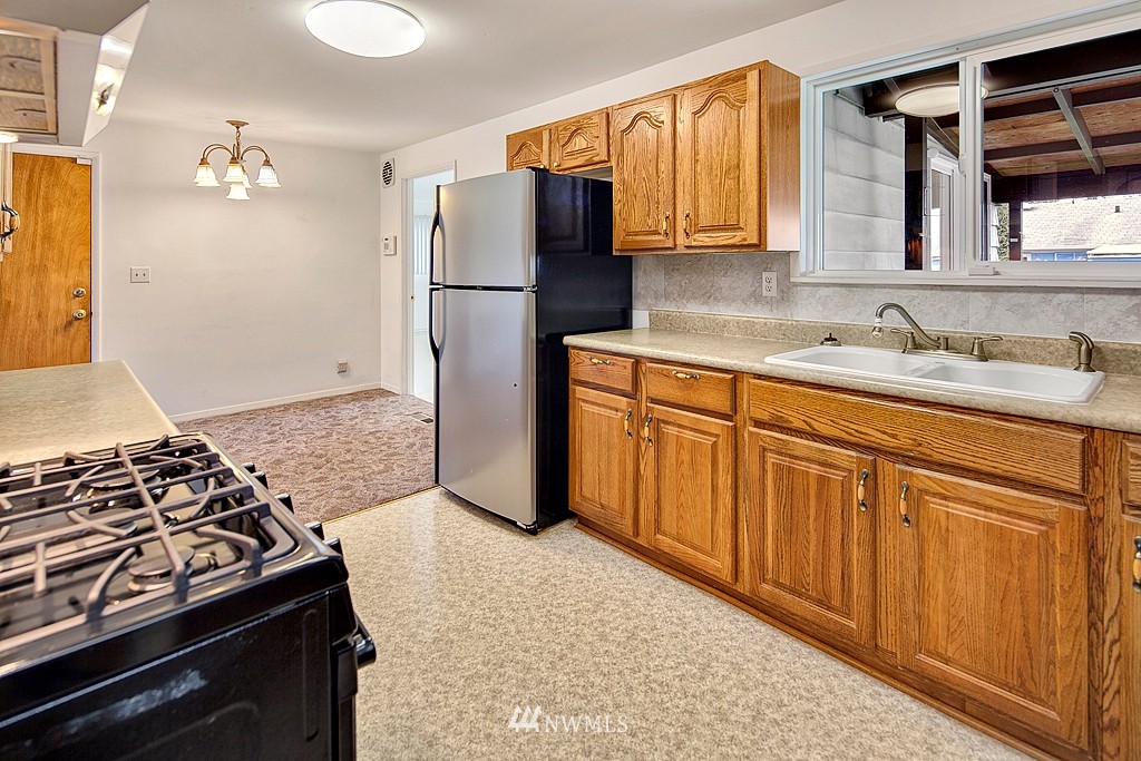 3535 Northeast 10th Lane Renton, WA 98056 - Photo 5 of 15