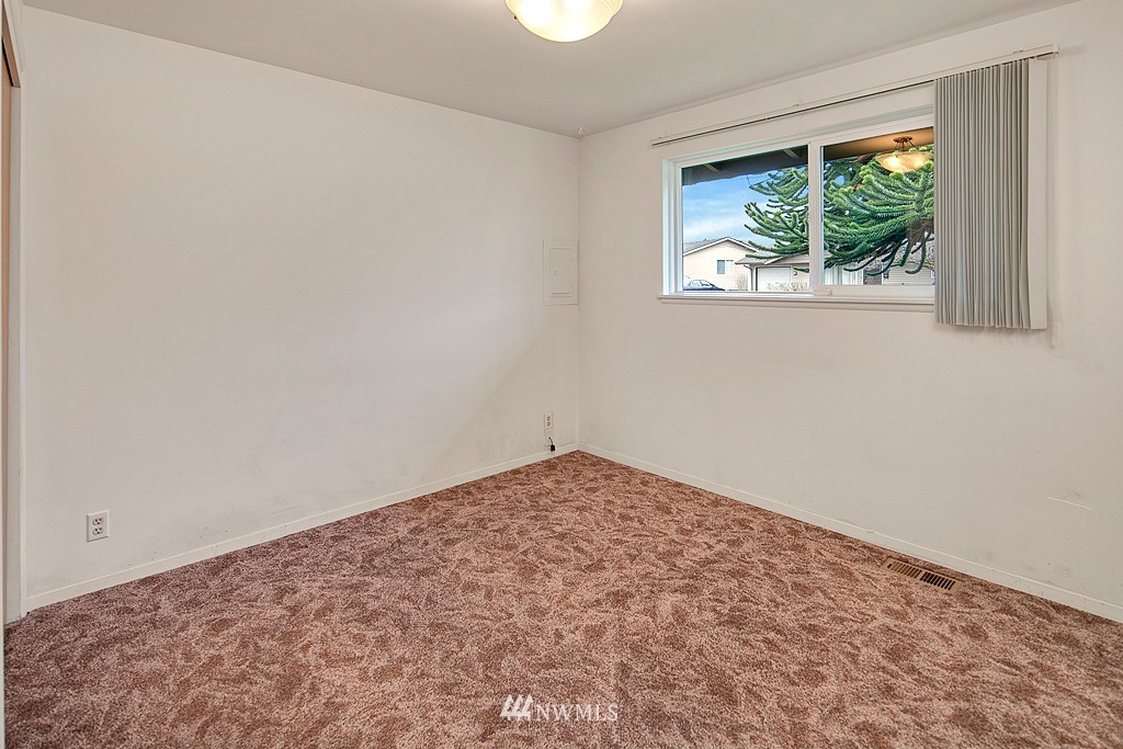 3535 Northeast 10th Lane Renton, WA 98056 - Photo 9 of 15