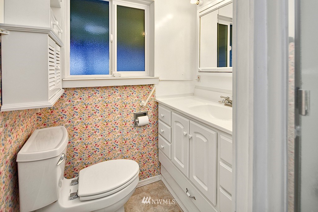 3535 Northeast 10th Lane Renton, WA 98056 - Photo 10 of 15