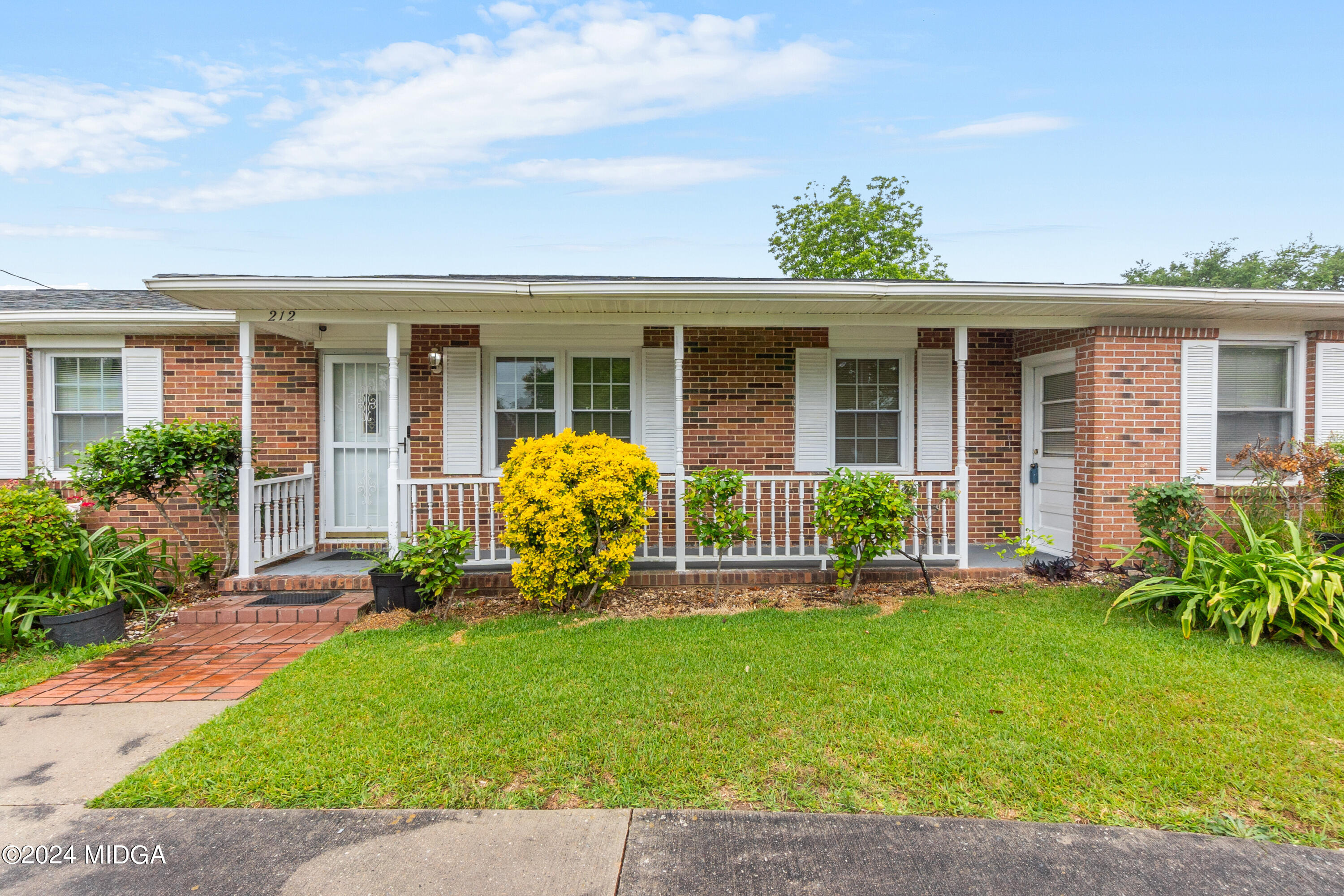 212 Kimberly Road Warner Robins, GA 31088 - Photo 1 of 52 01__AAA8144_mls