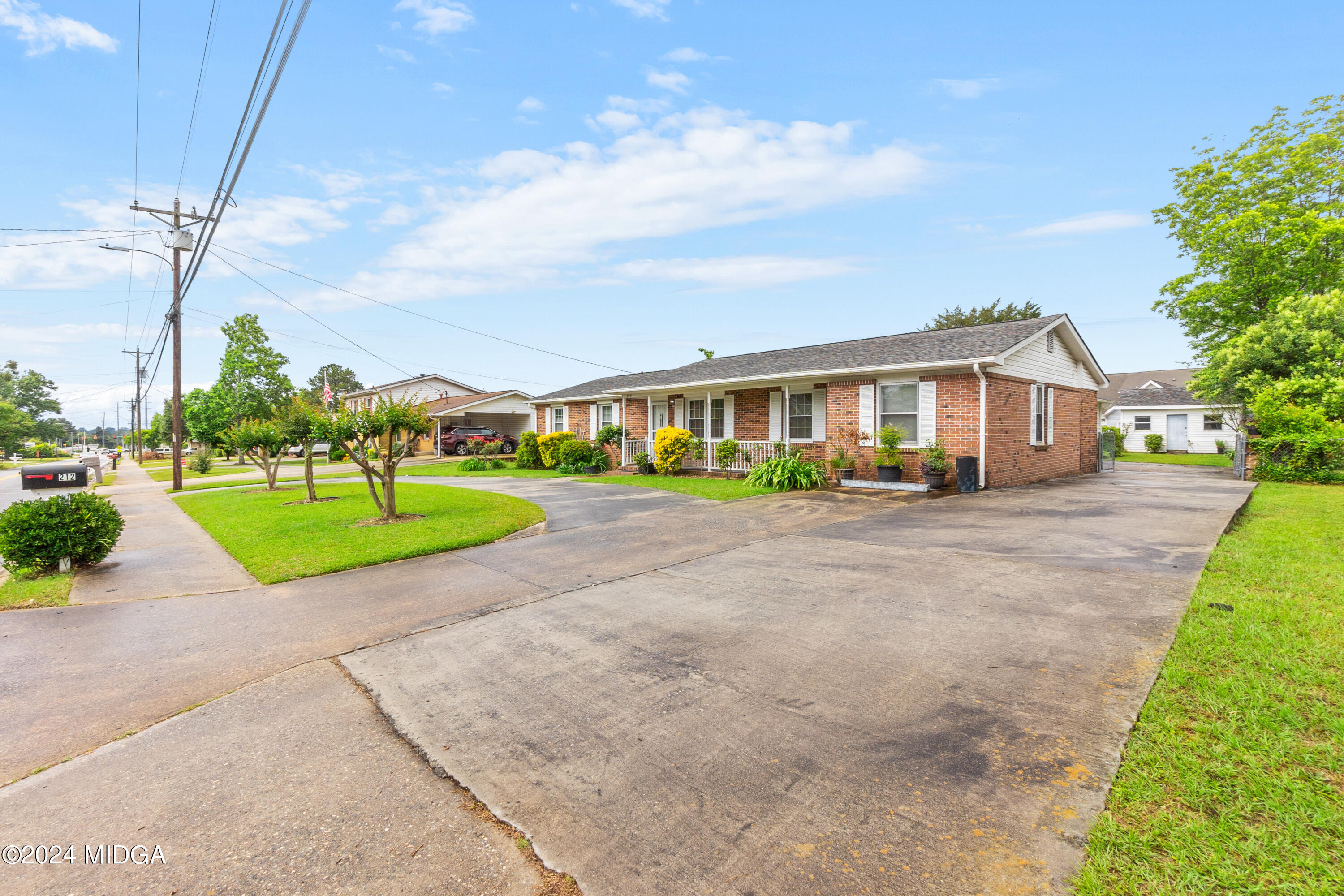 212 Kimberly Road Warner Robins, GA 31088 - Photo 4 of 52 04__AAA8159_mls