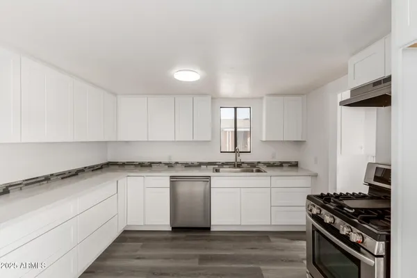 $204,800 | 325 West Northern Avenue, Coolidge, AZ 85128