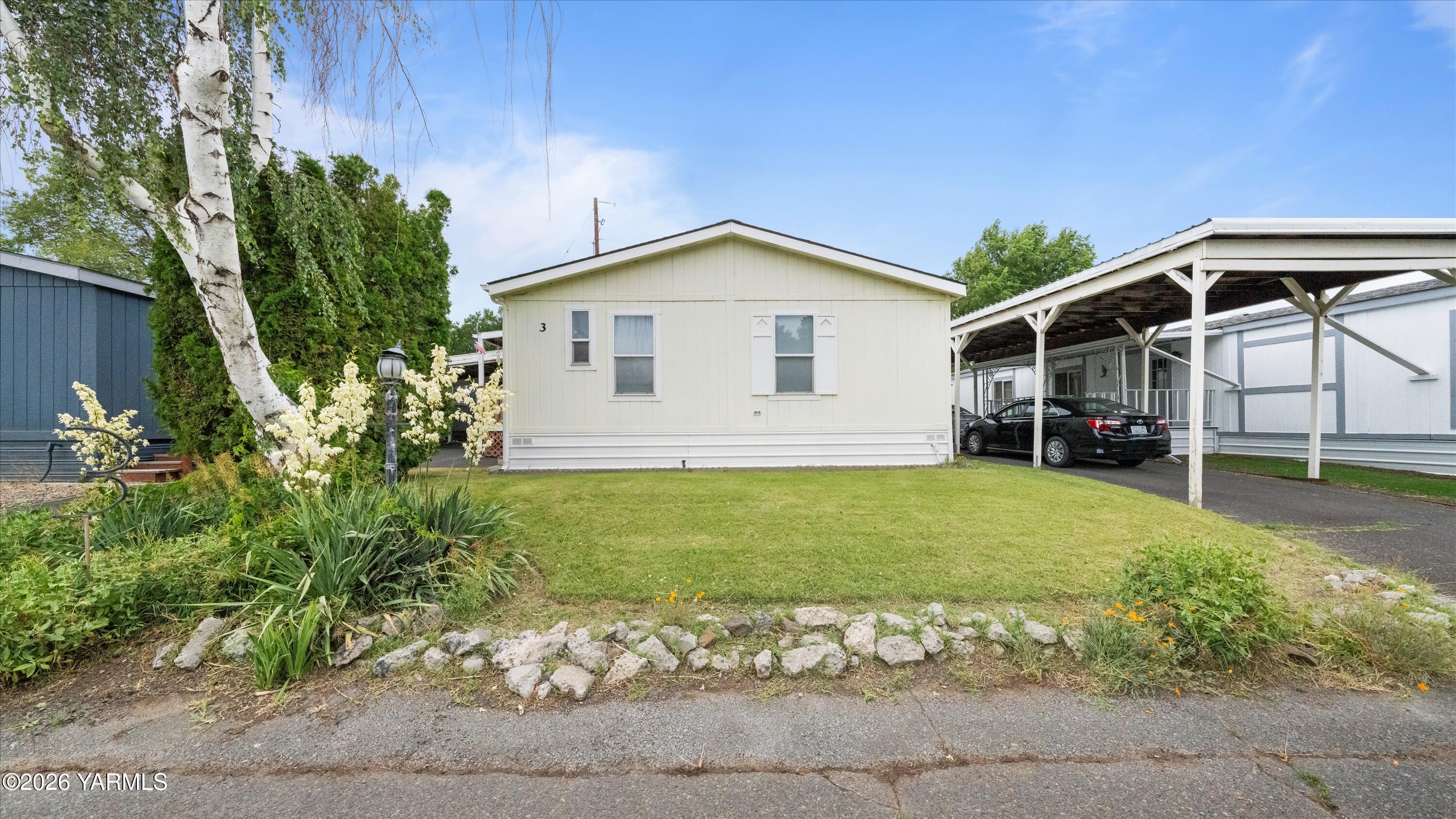 1130 North Wenas Road, Unit 3 Selah, WA 98942 - Photo 1 of 28 1130 N Wenas Rd #3