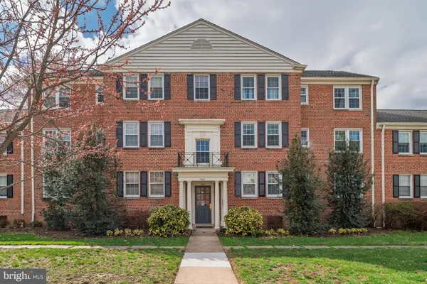 $300,000 | 1303 Belle View Boulevard, Unit B1, Alexandria, VA 22307