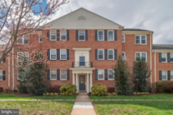 $300,000 | 1303 Belle View Boulevard, Unit B1, Alexandria, VA 22307