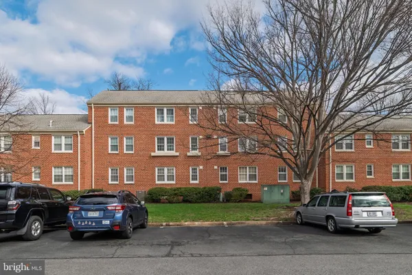 $300,000 | 1303 Belle View Boulevard, Unit B1, Alexandria, VA 22307