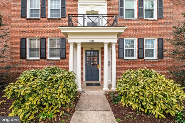 $300,000 | 1303 Belle View Boulevard, Unit B1, Alexandria, VA 22307