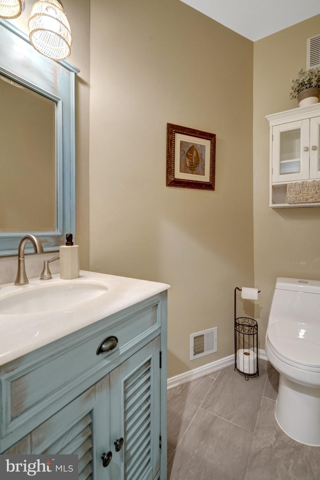 7838 Ashley Glen Road Annandale, VA 22003 - Photo 23 of 77 Half bath