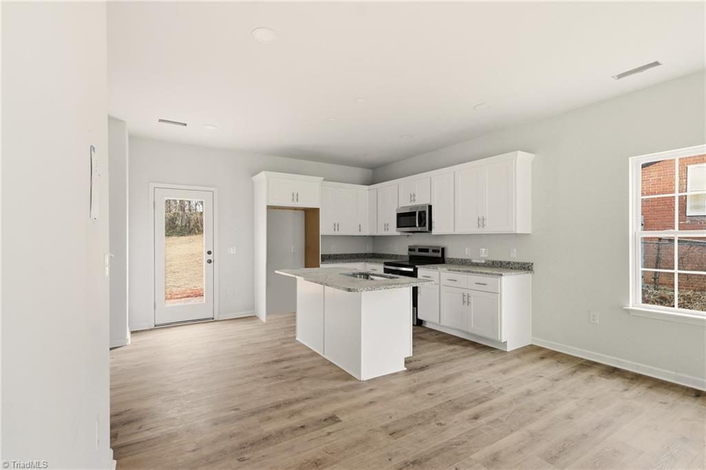 2512 Machine Street Winston-Salem, NC 27105 - Photo 9 of 32