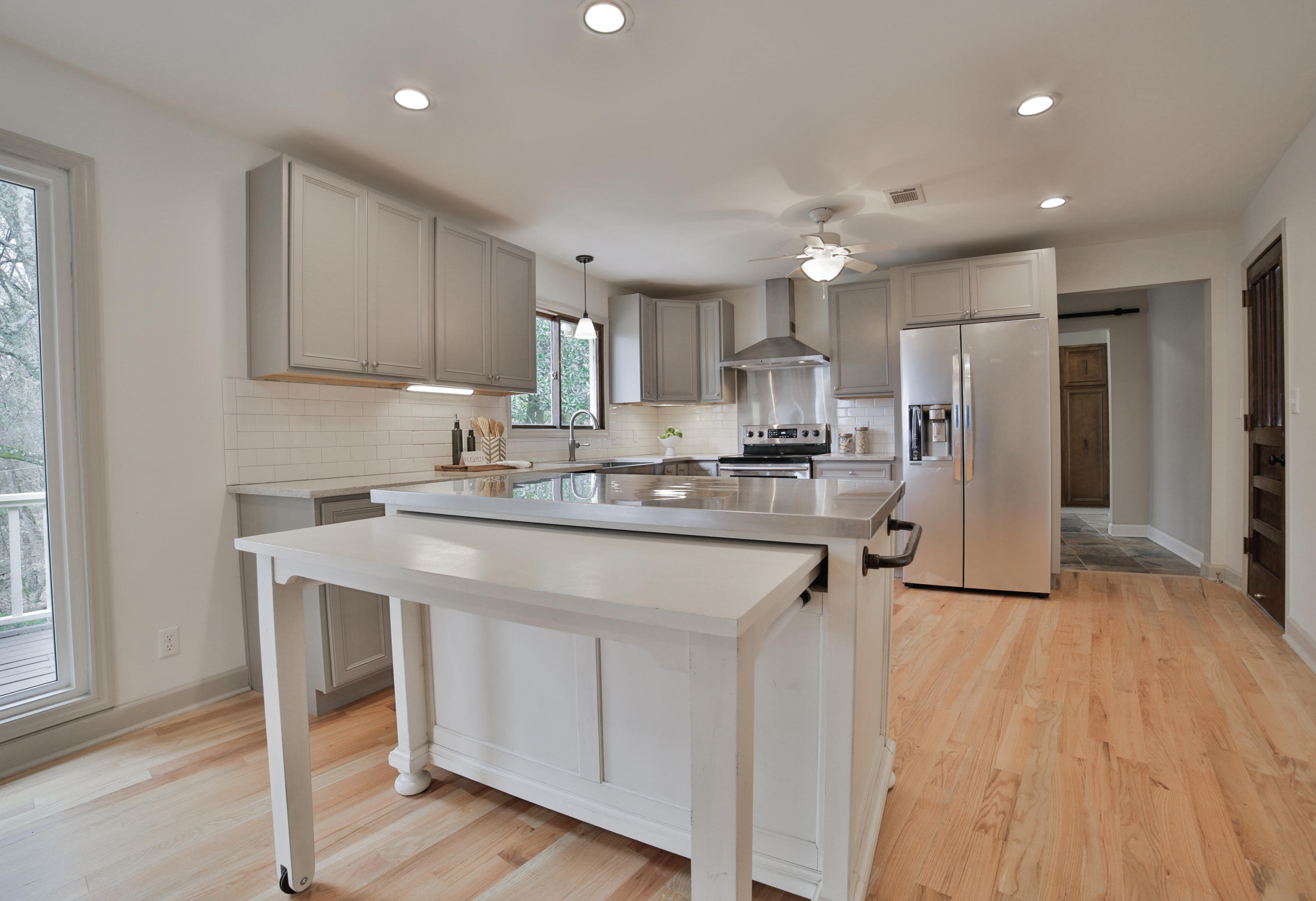 5817 North Park Road Hixson, TN 37343 - Photo 3 of 42 island workspace