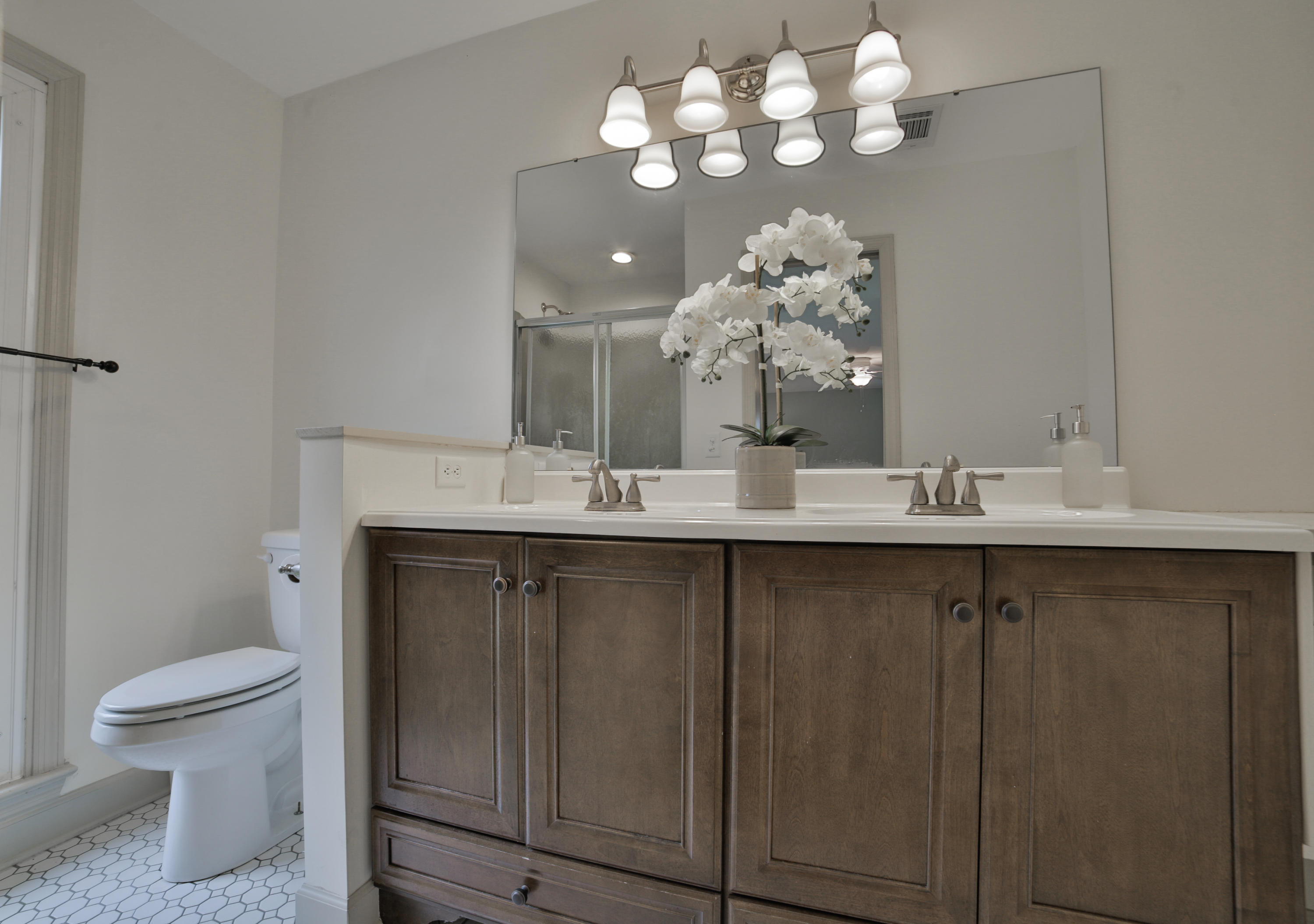 5817 North Park Road Hixson, TN 37343 - Photo 21 of 42 master en suite