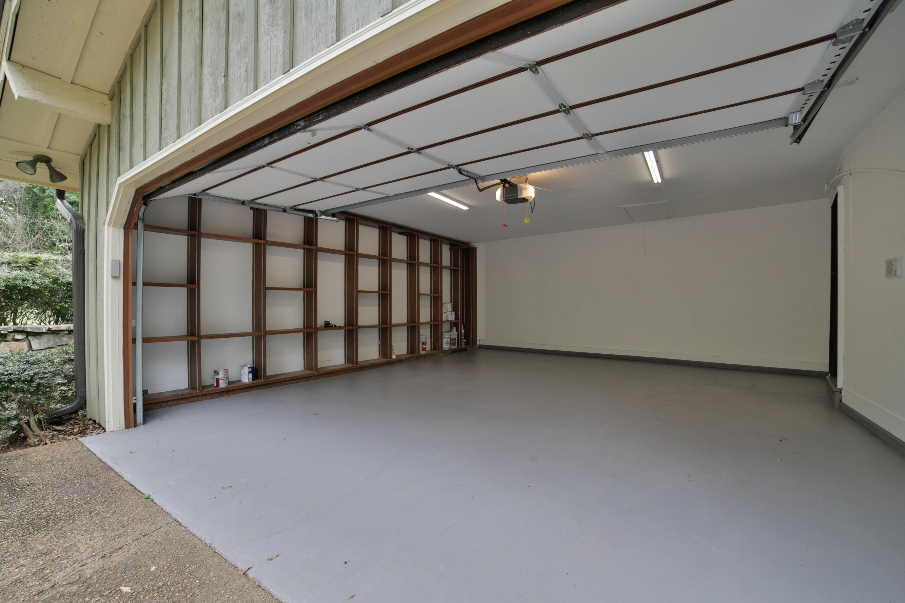 5817 North Park Road Hixson, TN 37343 - Photo 28 of 42 2 car garage