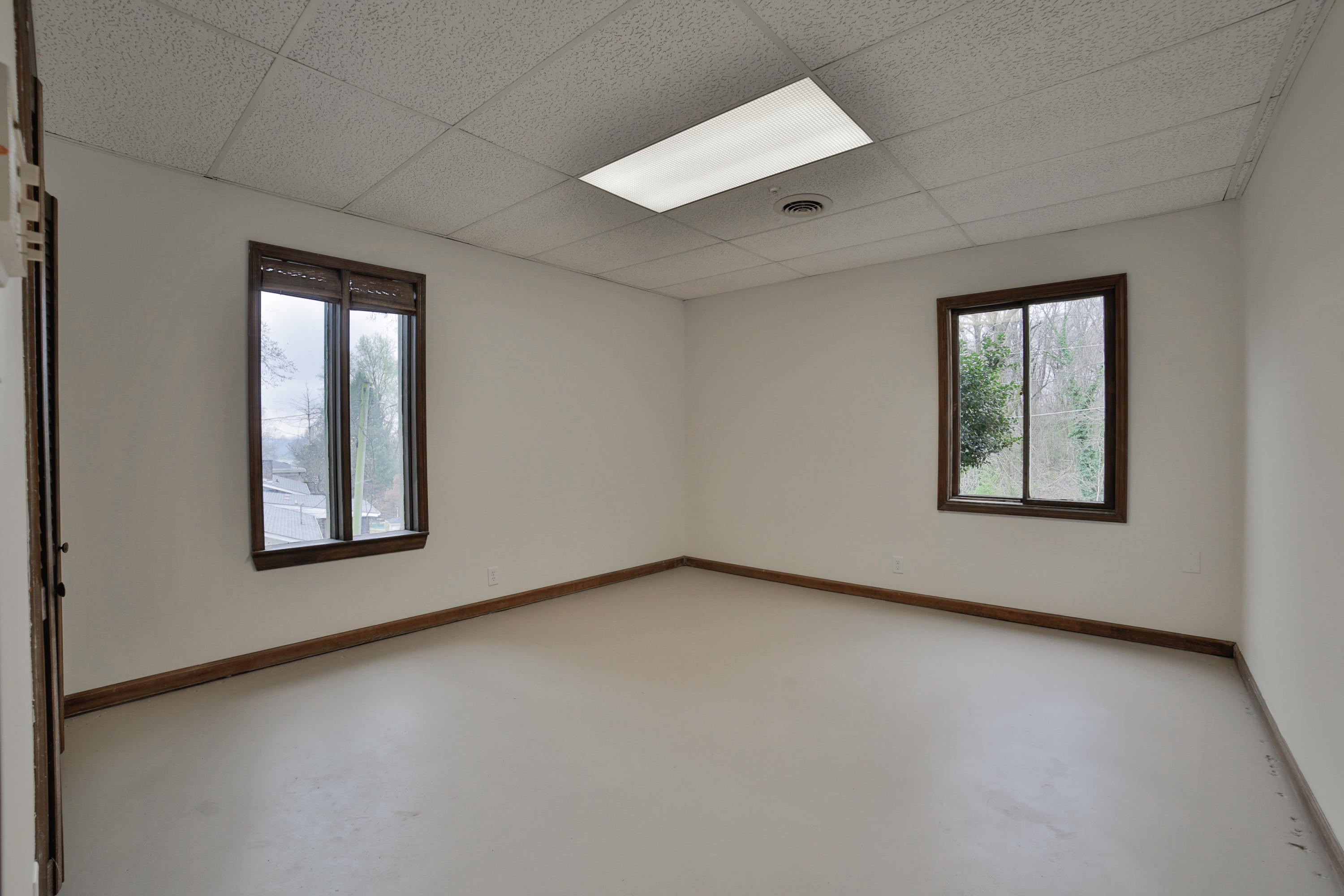 5817 North Park Road Hixson, TN 37343 - Photo 35 of 42 Bedroom #4 basement