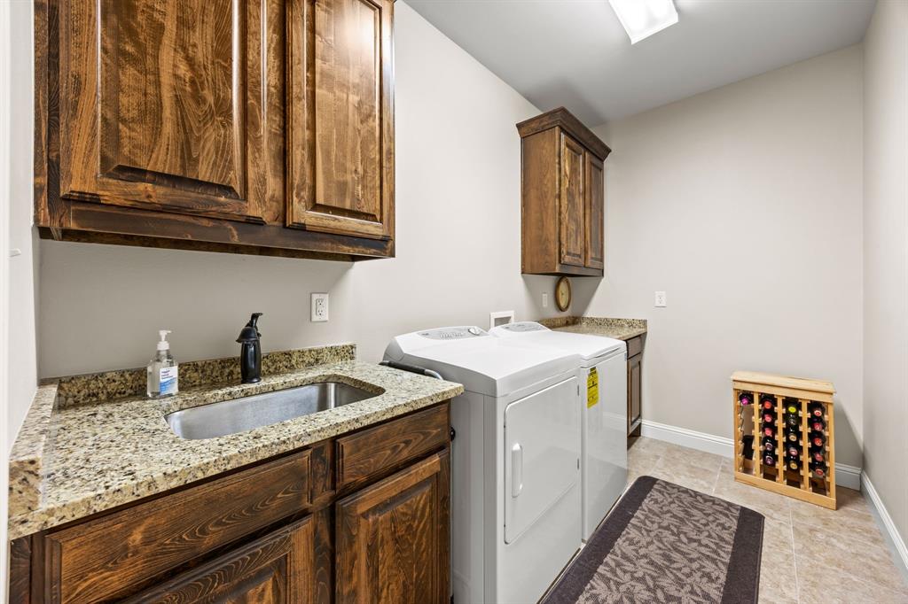 454 Farr Altom Road Seagoville, TX 75159 - Photo 11 of 29 a utility room with sink dryer and washer