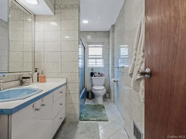 $1,450,000 | 243-17 72nd Avenue | Douglaston