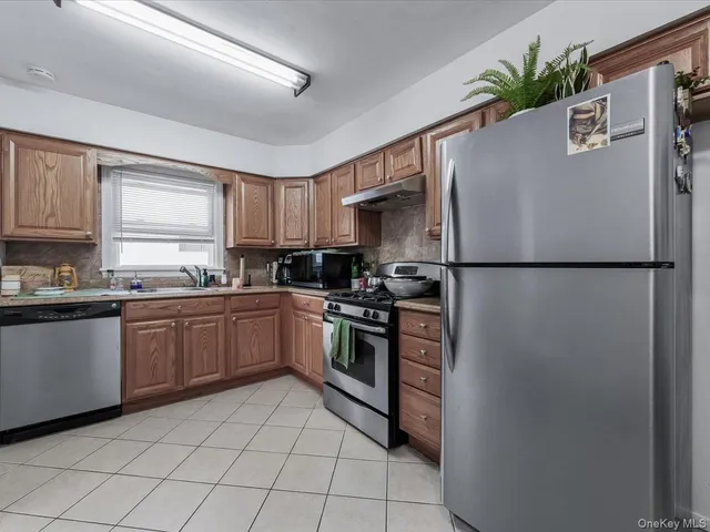 $1,450,000 | 243-17 72nd Avenue | Douglaston