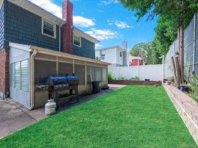 $1,450,000 | 243-17 72nd Avenue | Douglaston