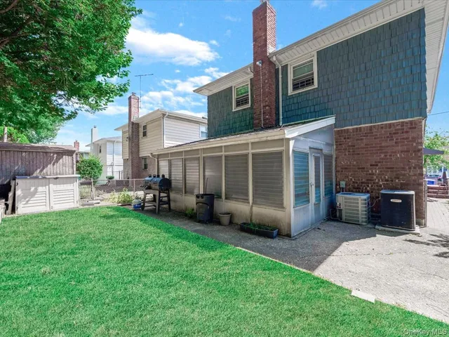 $1,450,000 | 243-17 72nd Avenue | Douglaston