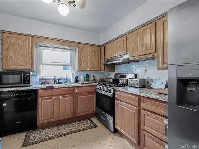 $1,450,000 | 243-17 72nd Avenue | Douglaston