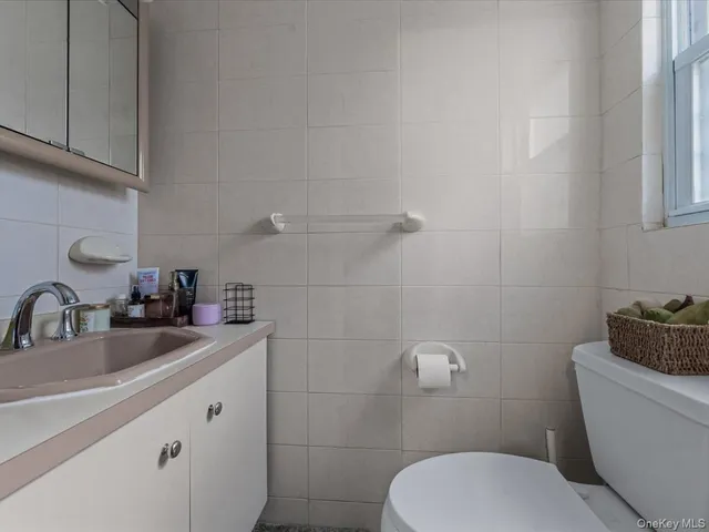 $1,450,000 | 243-17 72nd Avenue | Douglaston