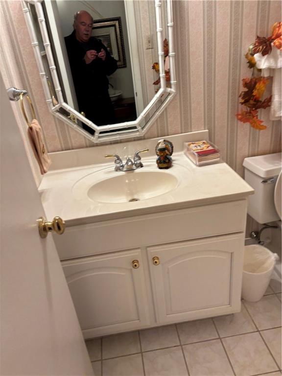 1160 Bower Hill Road, Unit 312B Mt. Lebanon, PA 15243 - Photo 4 of 13 a bathroom with a sink and a mirror