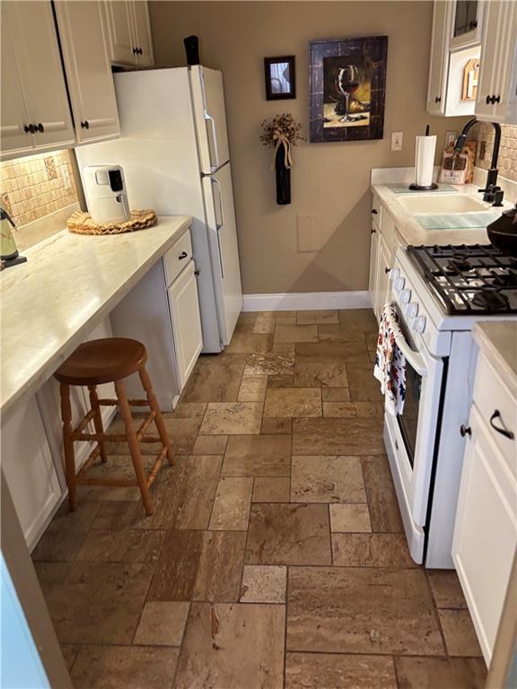 1160 Bower Hill Road, Unit 312B Mt. Lebanon, PA 15243 - Photo 10 of 13 a kitchen with a stove a refrigerator and a stove