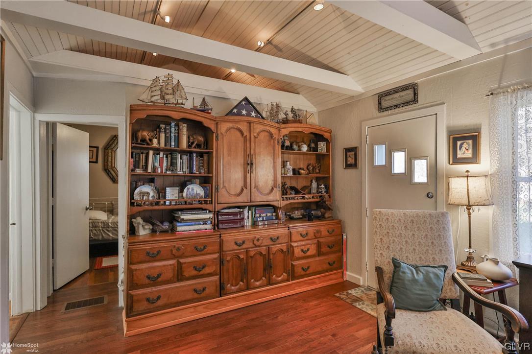 251 Oak Road Bangor, PA 18013 - Photo 3 of 20 Gallery Image 3