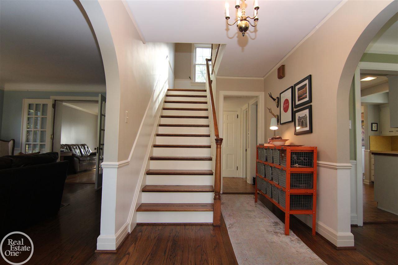 807 Fisher Road Grosse Pointe, MI 48230 - Photo 5 of 39 31379675-4.JPG