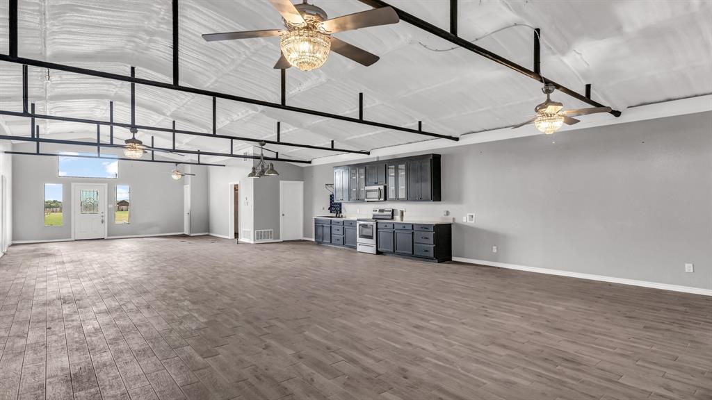 990 Doss Road Millsap, TX 76066 - Photo 30 of 40 a view of a garage