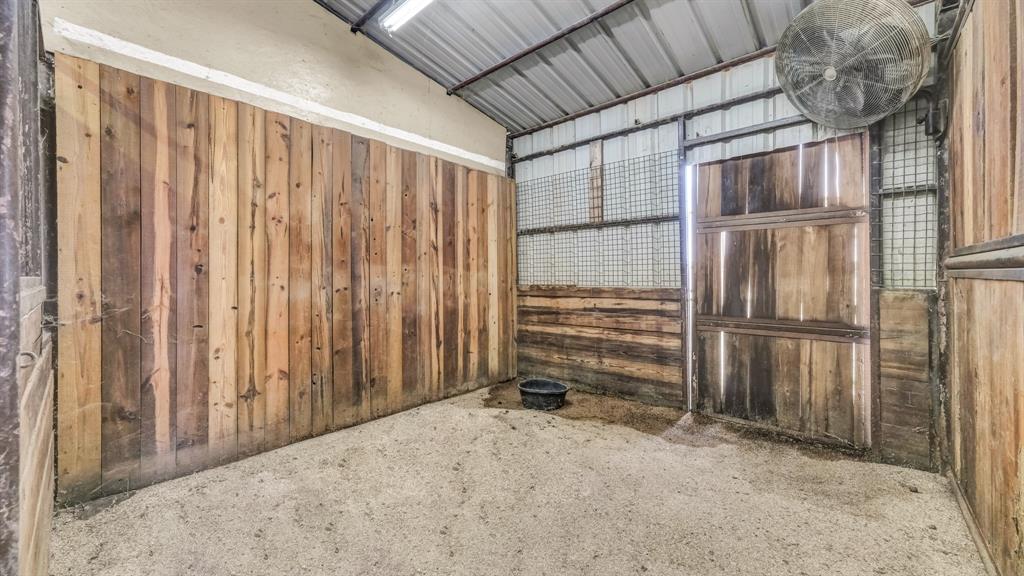990 Doss Road Millsap, TX 76066 - Photo 9 of 40 a view of entryway with wooden floor