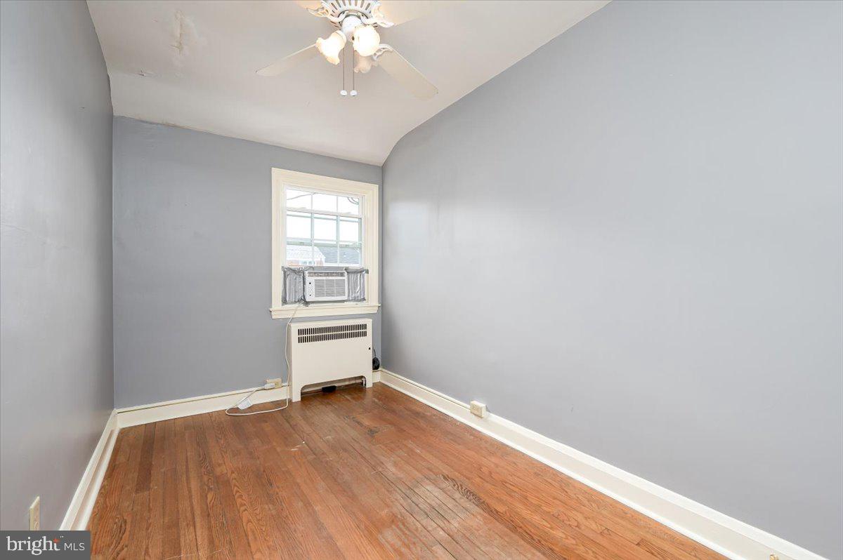 222 Ridge Avenue Baltimore, MD 21286 - Photo 18 of 26 Third bedroom