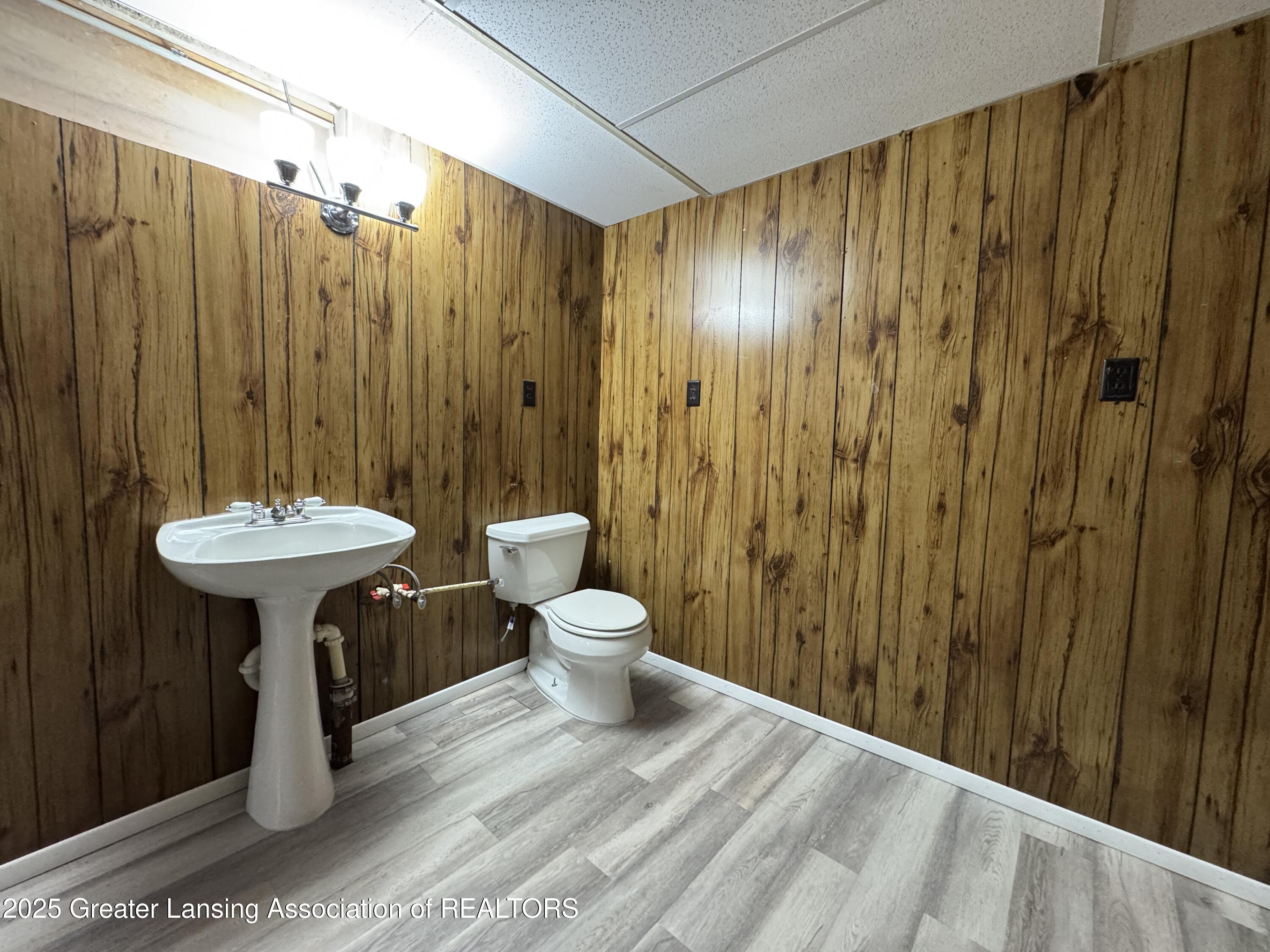 1729 Reo Road Lansing, MI 48910 - Photo 24 of 28 IMG_8038