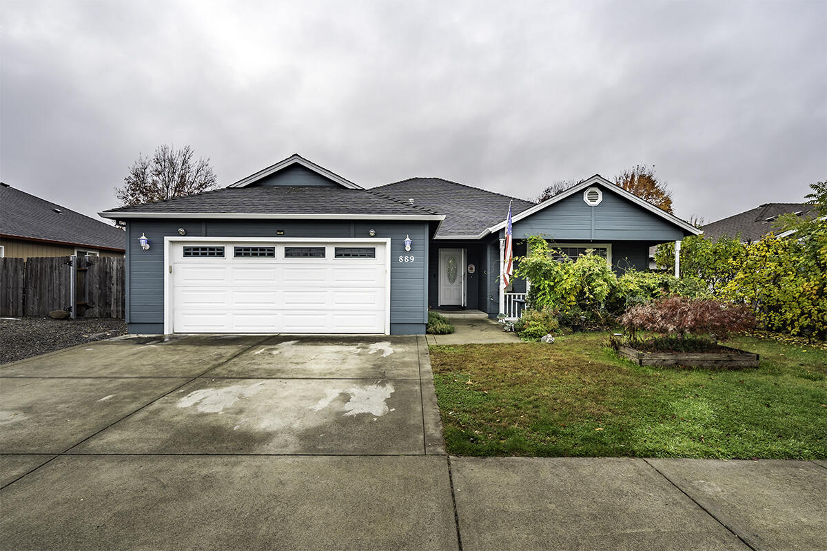 889 Win Way Eagle Point, OR 97524 - Photo 1 of 27 DSC01680